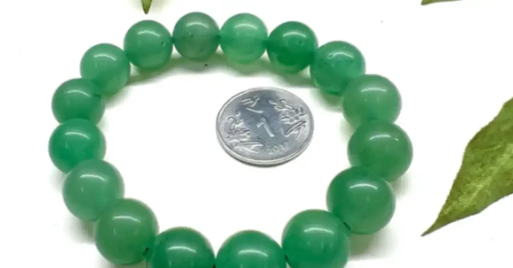 Green Aventurine: A Stone of Opportunity, Prosperity, and Well-being