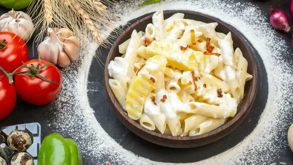 White Sauce Pasta Recipe in Hindi: आसानी से बनाएं मजेदार और स्वादिष्ट पास्ता
